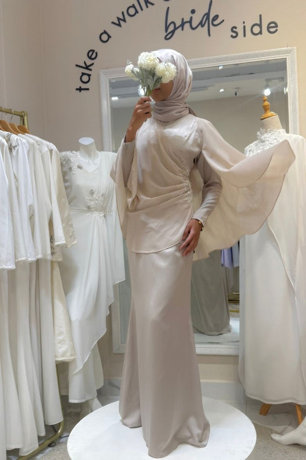 Dianne in Champagne Nude