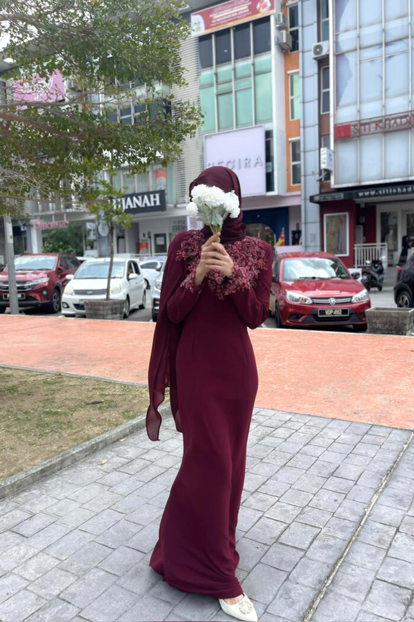 Hayley in Rich Burgundy ( S.E )