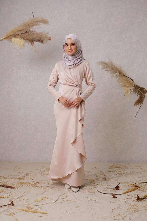 Eriss in Nude Champagne