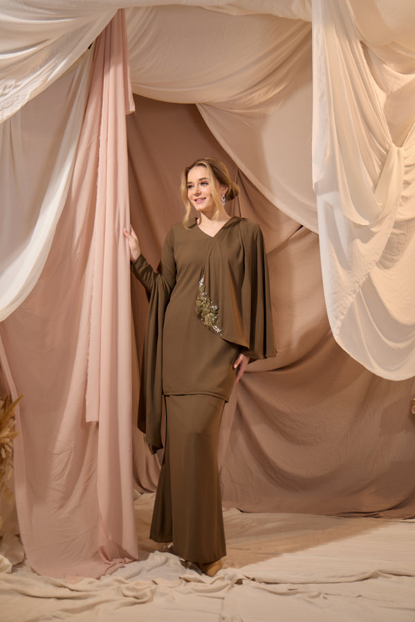 Elara in Opulent Olive